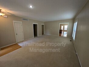 609 E 29th Ave in North Kansas City, MO - Building Photo - Building Photo