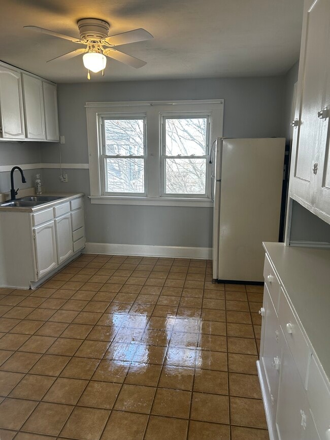 533 E 28th St, Unit 533 2nd fl