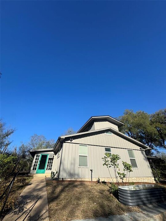 6011 Nuckols Crossing Rd in Austin, TX - Building Photo