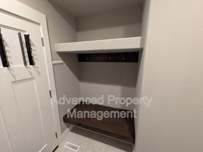 1520 Foxwood Pass in Oconomowoc, WI - Building Photo - Building Photo