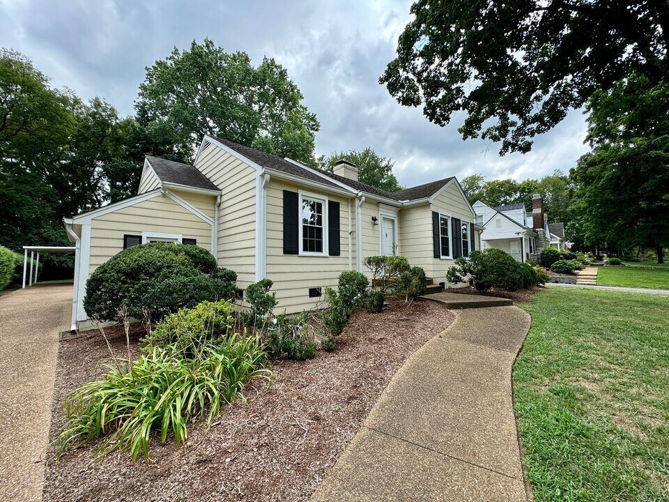 3010 New Natchez Trace in Nashville, TN - Building Photo