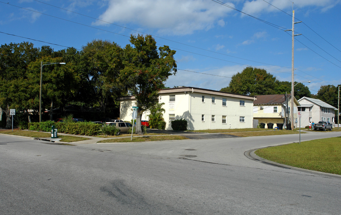 Lakeview Apartments in St. Petersburg, FL - Building Photo