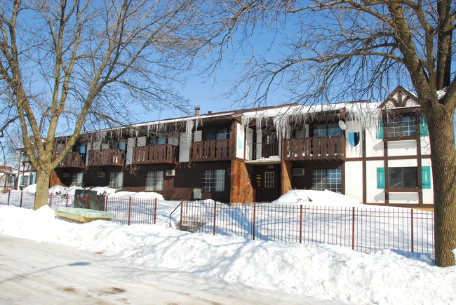 Zurich Haus in Madison, WI - Foto de edificio - Building Photo