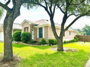 14901 Babbling Brook Dr in Austin, TX - Building Photo - Building Photo