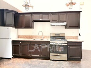 1734 N Main St in Los Angeles, CA - Building Photo - Building Photo