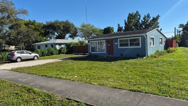 5730 SW 26th St in West Park, FL - Building Photo - Building Photo