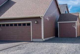 63411 Ledgestone Ct in Bend, OR - Building Photo - Building Photo