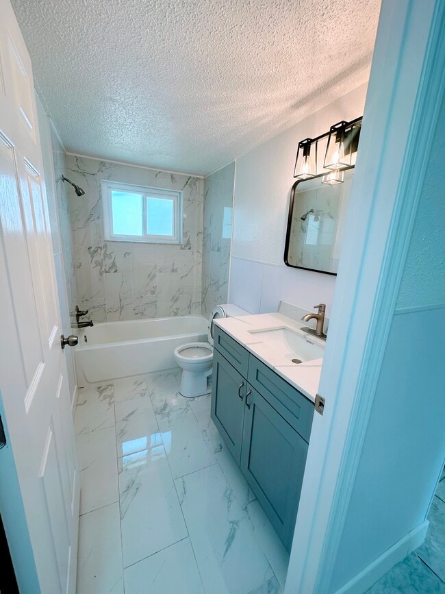 8341 Wilkins St in Port Richey, FL - Foto de edificio - Building Photo