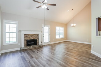 204 Raleigh Way in Villa Rica, GA - Building Photo - Building Photo