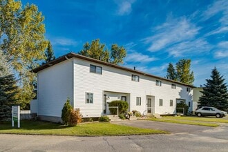 Blue Sage Townhouses in Moose Jaw, SK - Building Photo - Building Photo