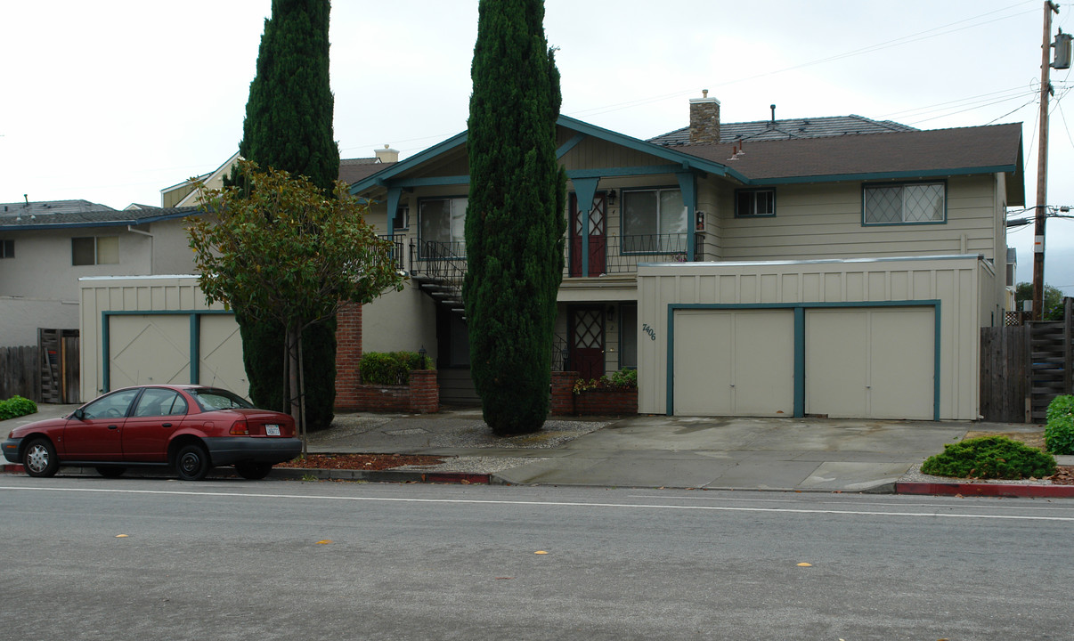 7406 Rainbow Dr in Cupertino, CA - Building Photo