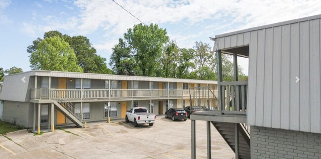 1034 N Donmoor Ave in Baton Rouge, LA - Building Photo - Primary Photo