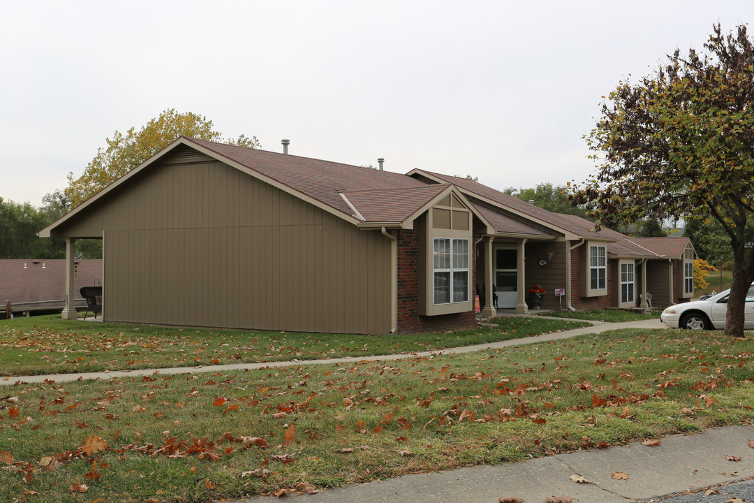 Park Village in Parkville, MO - Building Photo