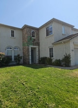 985 W Alameda St in Manteca, CA - Building Photo - Building Photo