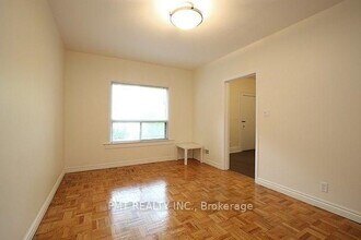 7 Harvard Ave in Toronto, ON - Building Photo - Building Photo