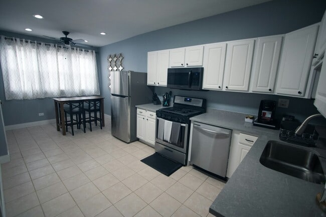 property at 3927 N Whipple St