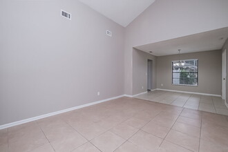 15004 Sunglow Ct in Tampa, FL - Building Photo - Building Photo