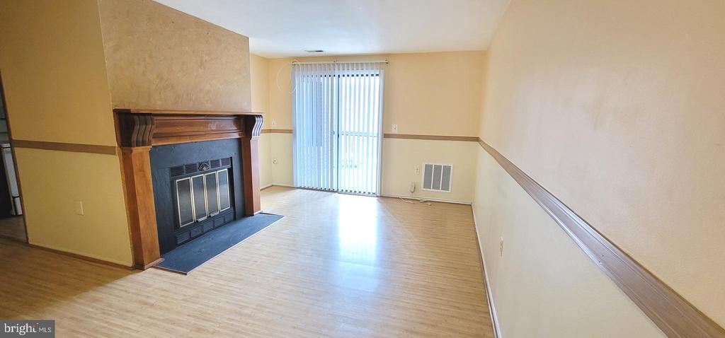 18010 Chalet Dr in Germantown, MD - Building Photo