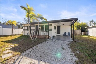 132 81st Ave N in St. Petersburg, FL - Building Photo