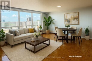 363 Lakeshore Rd E in Mississauga, ON - Building Photo