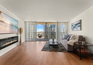 700 E Ocean Blvd in Long Beach, CA - Building Photo - Building Photo