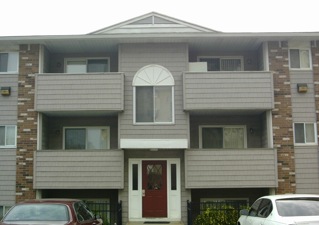 Ferris Park Apartments in Lansing, MI - Building Photo