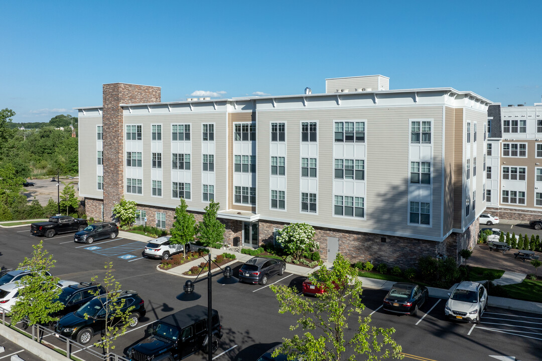 The Green at Garvies Point in Glen Cove, NY - Building Photo