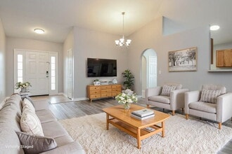 2406 Foxhollow Rd in Tavares, FL - Foto de edificio - Building Photo