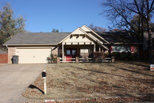 7811 South College Ave E in Tulsa, OK - Building Photo