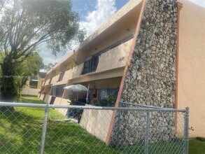 400 NE 18th Ave in Homestead, FL - Building Photo - Building Photo