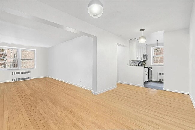 10255 67th Dr in Queens, NY - Building Photo - Building Photo