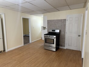 33 S Whipple St-Unit -2 in Lowell, MA - Building Photo - Building Photo