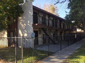 545 E Oak St Apartamentos