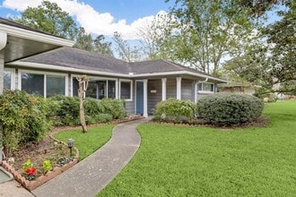7805 S Rice Ave in Bellaire, TX - Building Photo - Building Photo