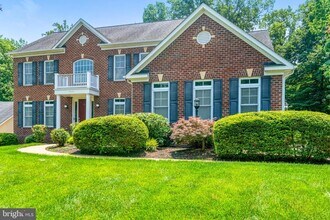 9045 John Sutherland Ln in Lorton, VA - Building Photo - Building Photo