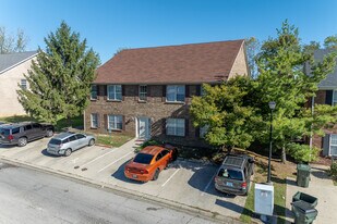 2076 Cornerstone Dr in Lexington, KY - Building Photo