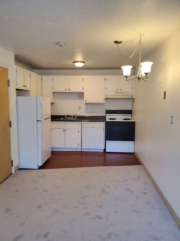 707 Bedford St-Unit -#1 in Abington, MA - Building Photo - Building Photo