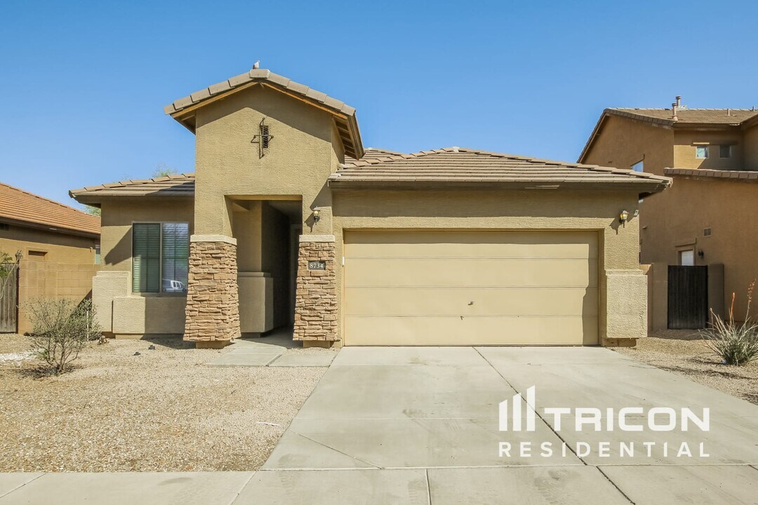 8734 W Pioneer St in Tolleson, AZ - Building Photo