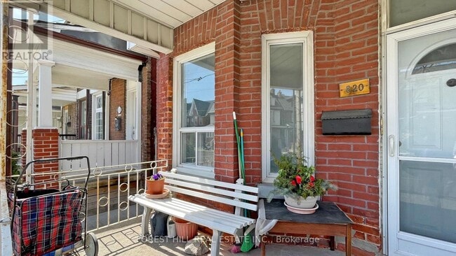 820 Ossington Ave in Toronto, ON - Building Photo - Building Photo