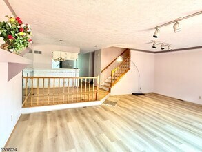 82 Castleton Rd in Princeton, NJ - Building Photo - Building Photo
