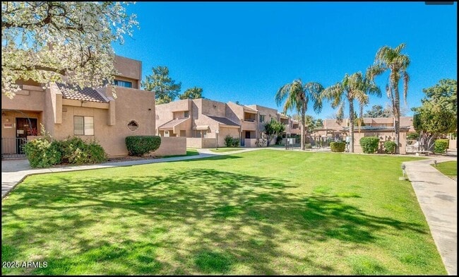 property at 10828 N Biltmore Dr