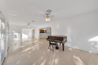 5505 Bluejack Oak Cir in Tamarac, FL - Foto de edificio - Building Photo