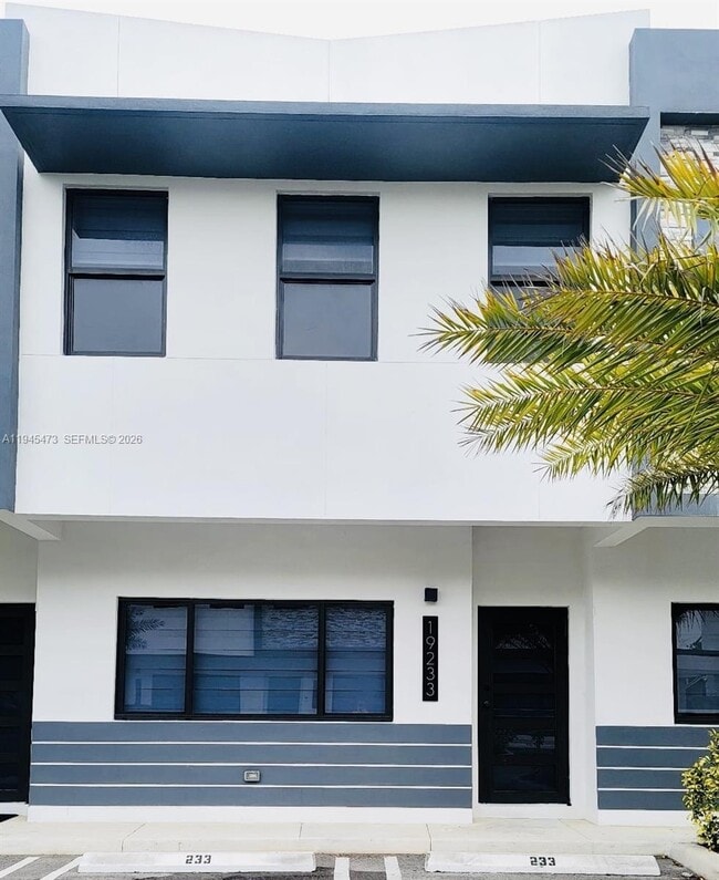 19233 NW 37th Ave in Miami Gardens, FL - Building Photo - Building Photo