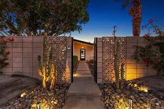 565 W Yorba Rd in Palm Springs, CA - Building Photo - Building Photo