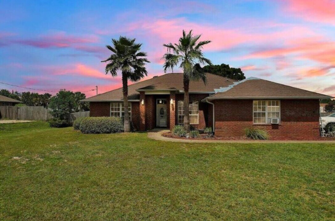 6719 Marlin St in Navarre, FL - Building Photo