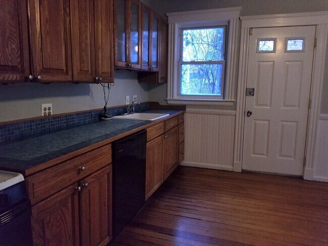 2 Pond St, Unit 1 in Boston, MA - Foto de edificio - Building Photo
