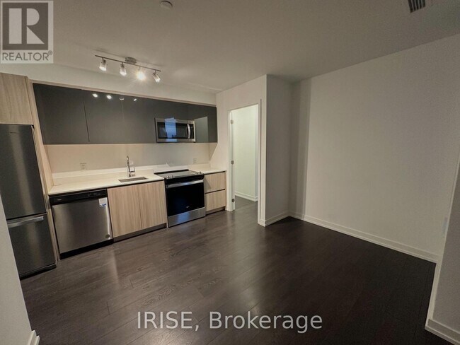 3100-3100 Keele St in Toronto, ON - Building Photo - Building Photo