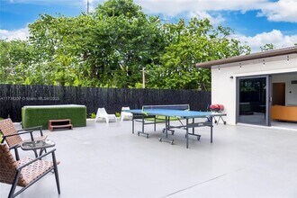 1700 SW 64th Ave in Miami, FL - Building Photo - Building Photo