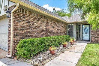 2316 Redwood Ln in Edmond, OK - Building Photo - Building Photo