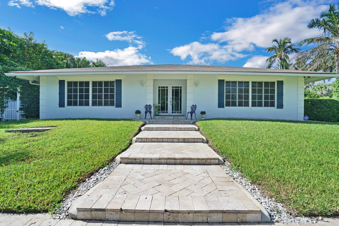 17 E Ocean Ave in Boynton Beach, FL - Building Photo